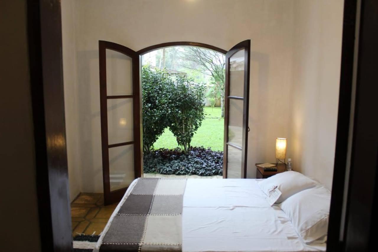 Suíte com Vista do Jardim
